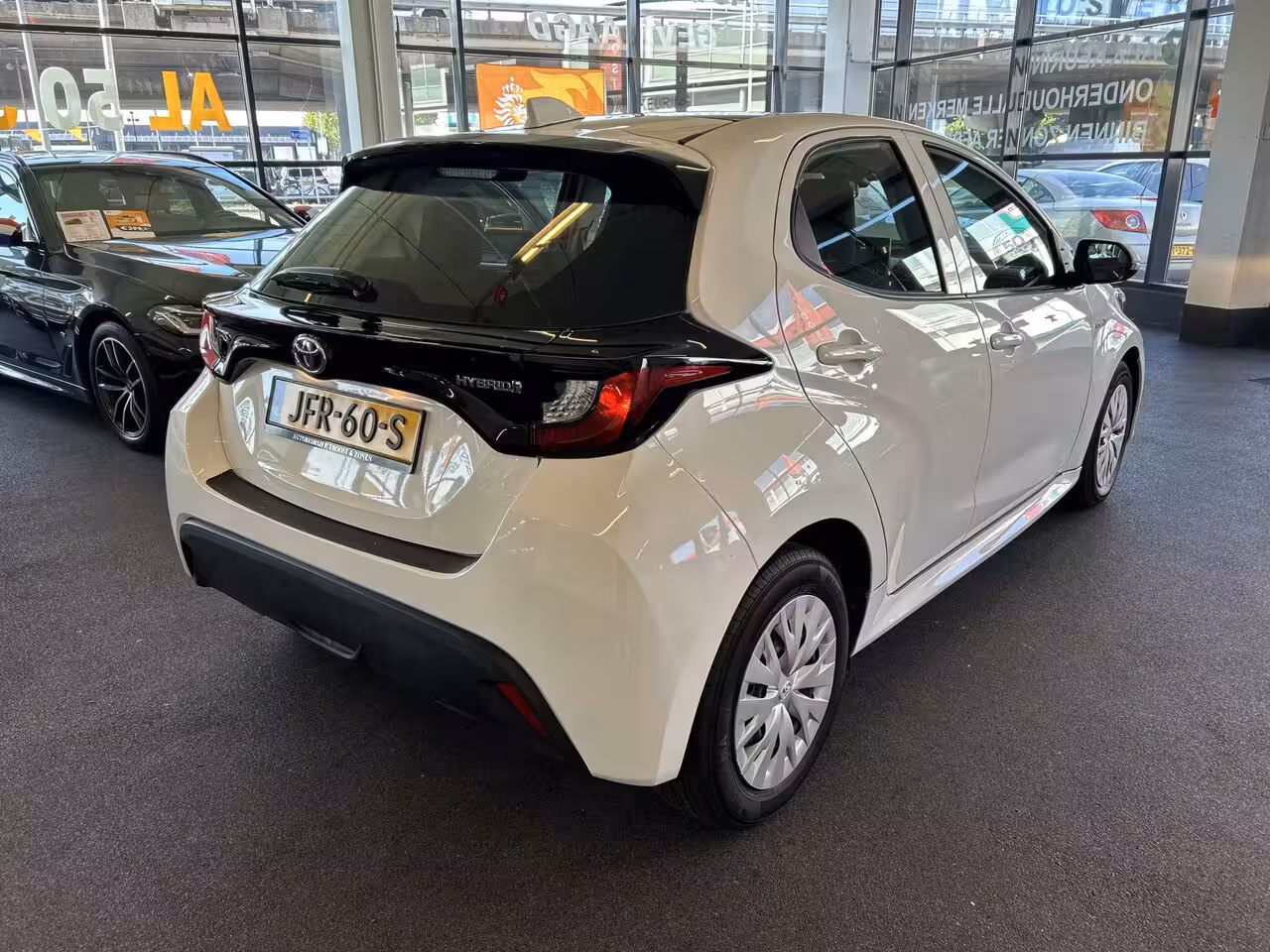 Toyota Yaris 1.5 Hybrid 115 Business Automaat | Panoramadak | Cruise control | Climate control | Naviga