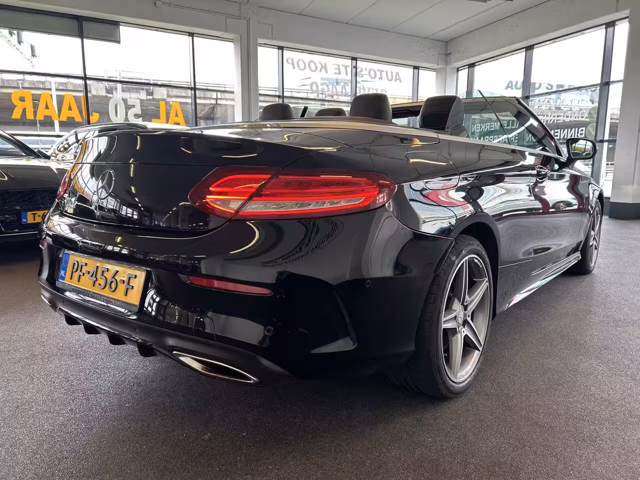 Mercedes-Benz C-klasse Cabrio 250 Edition 1 AMG | Cruise control | Climate control | Lane assist | Airscarf | Stoelverwa