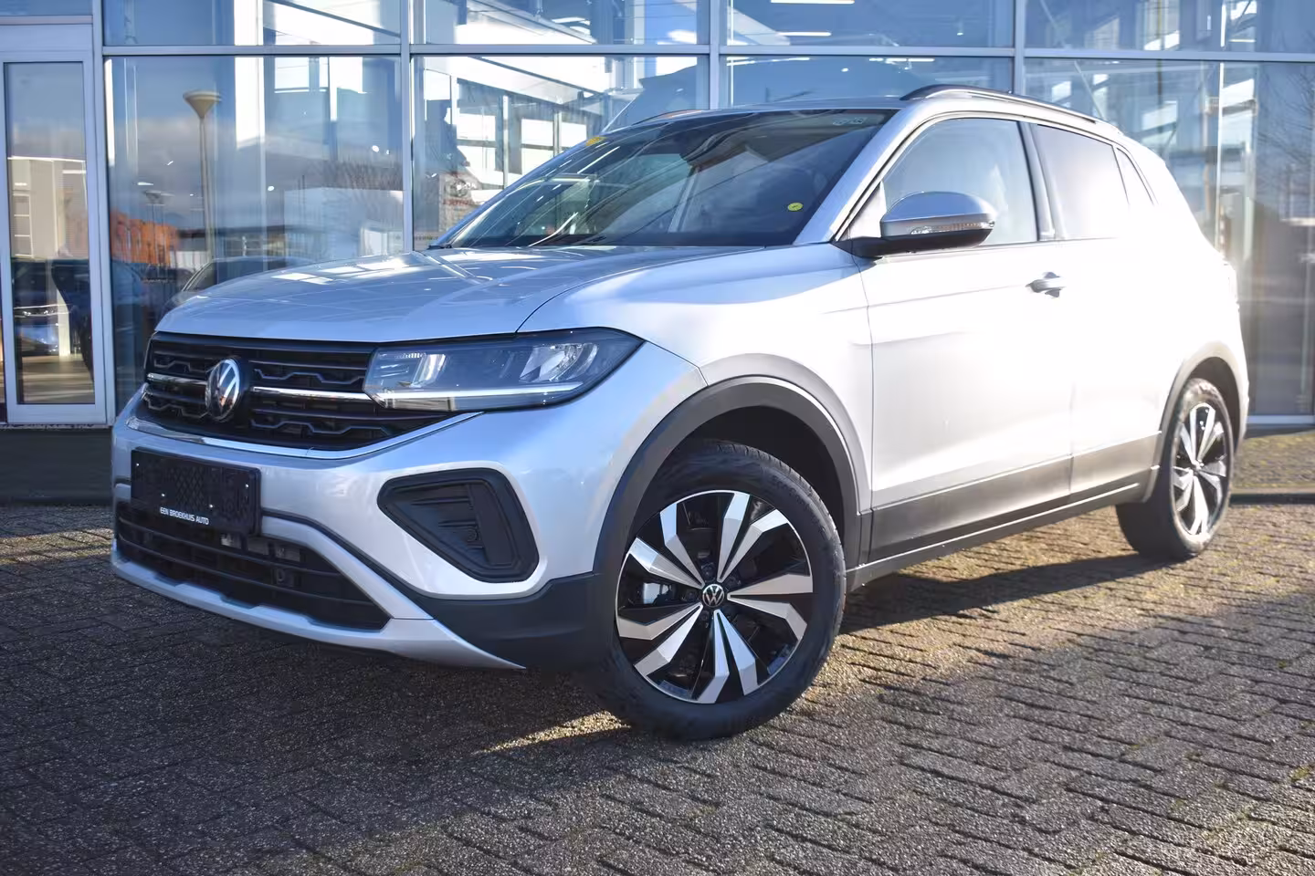 Volkswagen T-Cross Life Edition | 'App-Connect' draadloze smartphone integratie | Achterlichten LED | Afstand