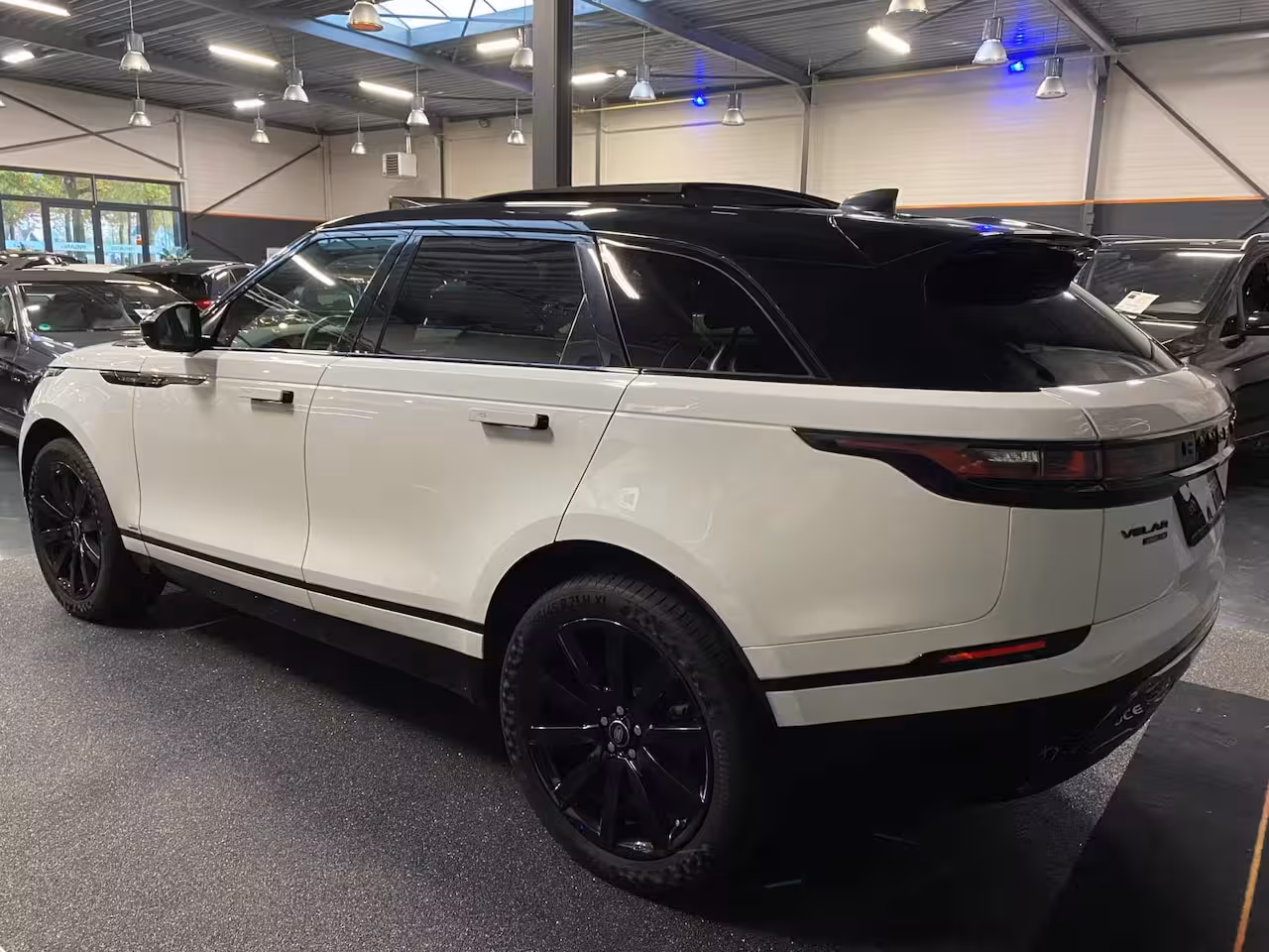 Land Rover Range Rover Velar 2.0 AWD HSE R-Dynamic PANO 241 PK Massage Leder