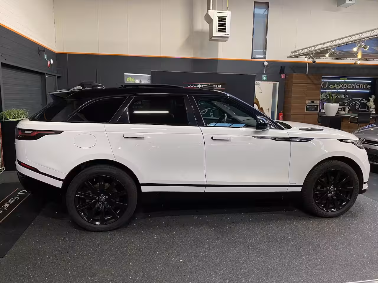 Land Rover Range Rover Velar 2.0 AWD HSE R-Dynamic PANO 241 PK Massage Leder