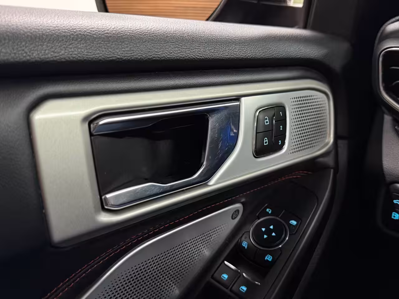 Ford Explorer 3.0 V6 PHEV ST-Line | 7p. | Black Style | Vol | Pano | Trekhaak | Winter Pack | B&O | ACC
