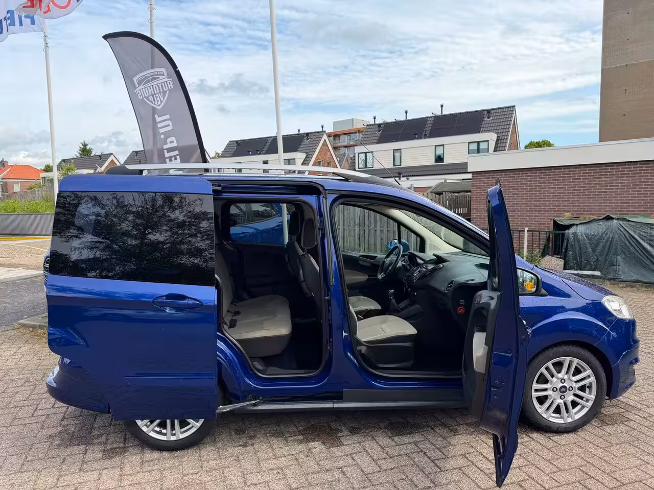Ford Tourneo Courier 1.0 Titanium