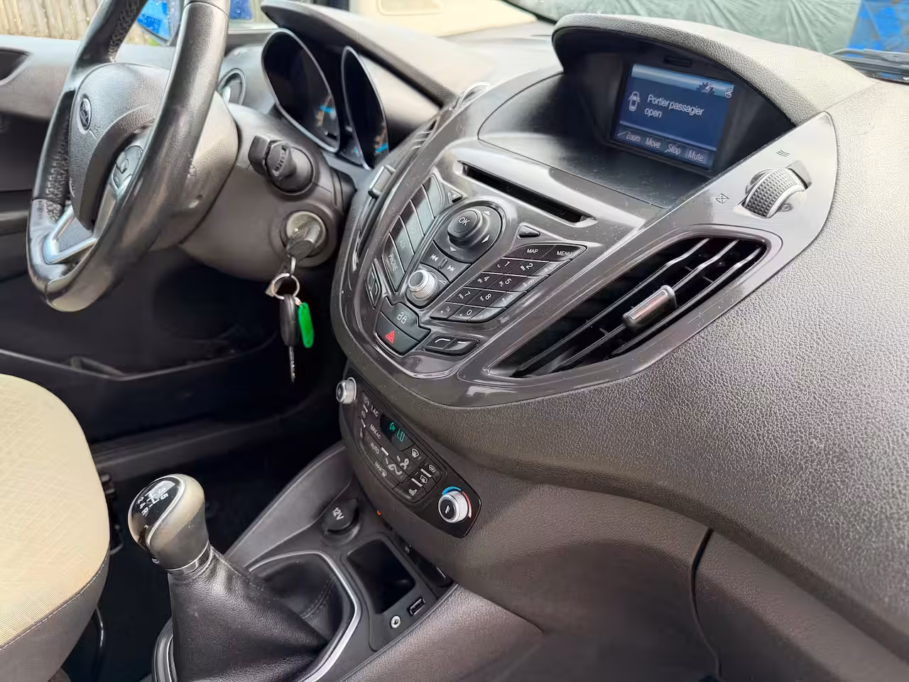 Ford Tourneo Courier 1.0 Titanium