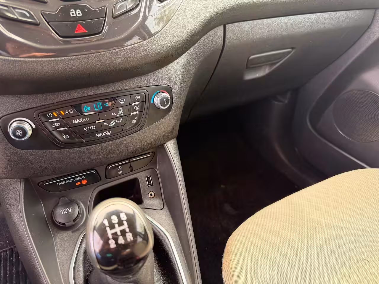 Ford Tourneo Courier 1.0 Titanium