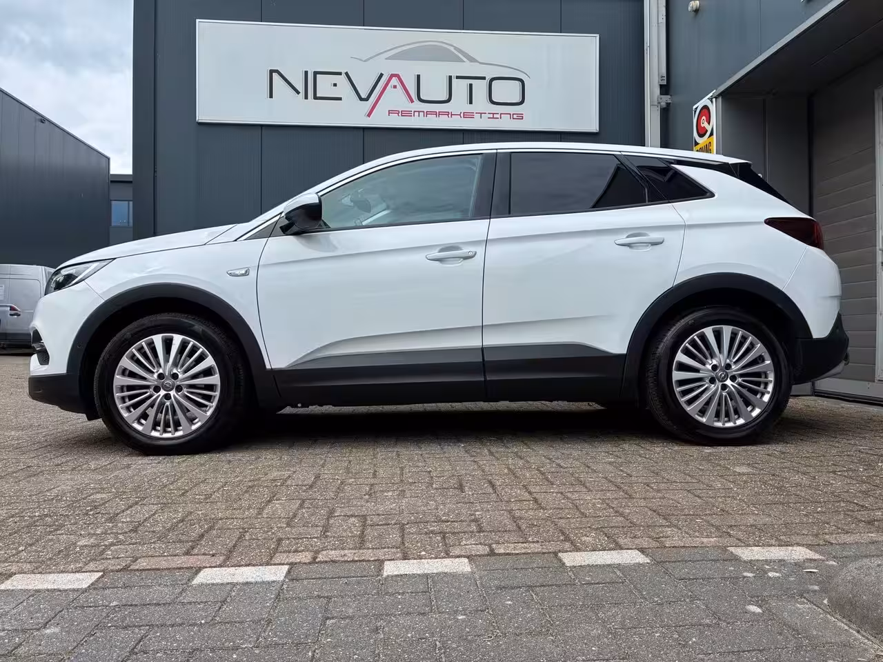 Opel Grandland X 1.2 Turbo Business Executive Trekhaak Dashcam nw Distri riem