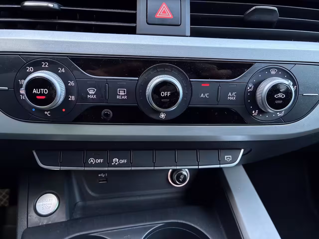 Audi A4 Limousine 35 TFSI Sport Lease Edition Trekhaak Led 4 seizoensbanden