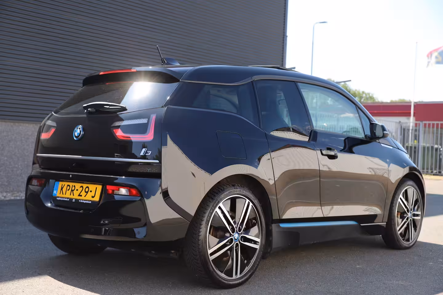 BMW i3 Edition Windmill*120Ah/42 kWh/Sunroof/Navi-Pro/Camera/3-Fase/20"