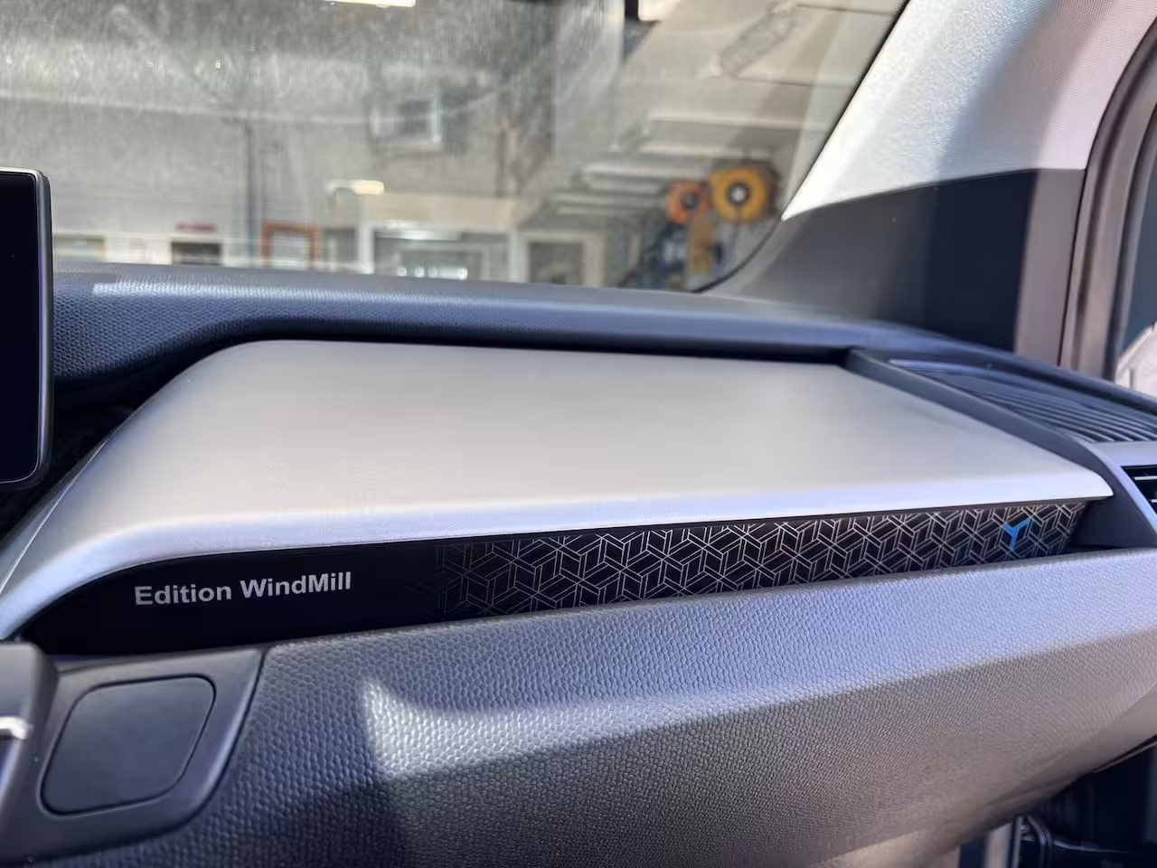 BMW i3 Edition Windmill*120Ah/42 kWh/Sunroof/Navi-Pro/Camera/3-Fase/20"