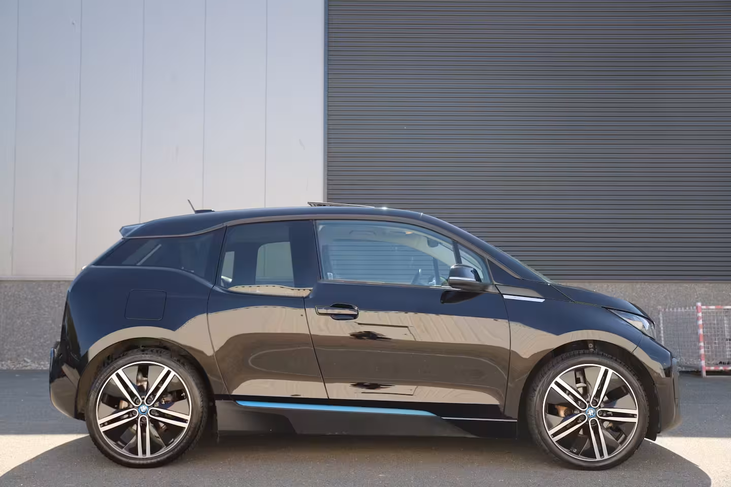 BMW i3 Edition Windmill*120Ah/42 kWh/Sunroof/Navi-Pro/Camera/3-Fase/20"