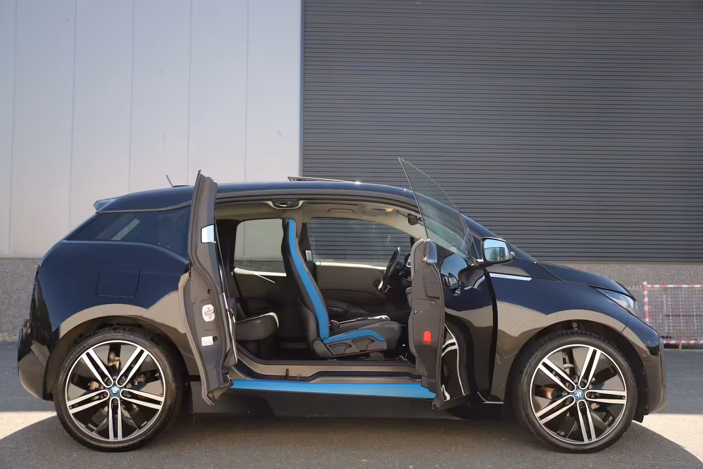 BMW i3 Edition Windmill*120Ah/42 kWh/Sunroof/Navi-Pro/Camera/3-Fase/20"