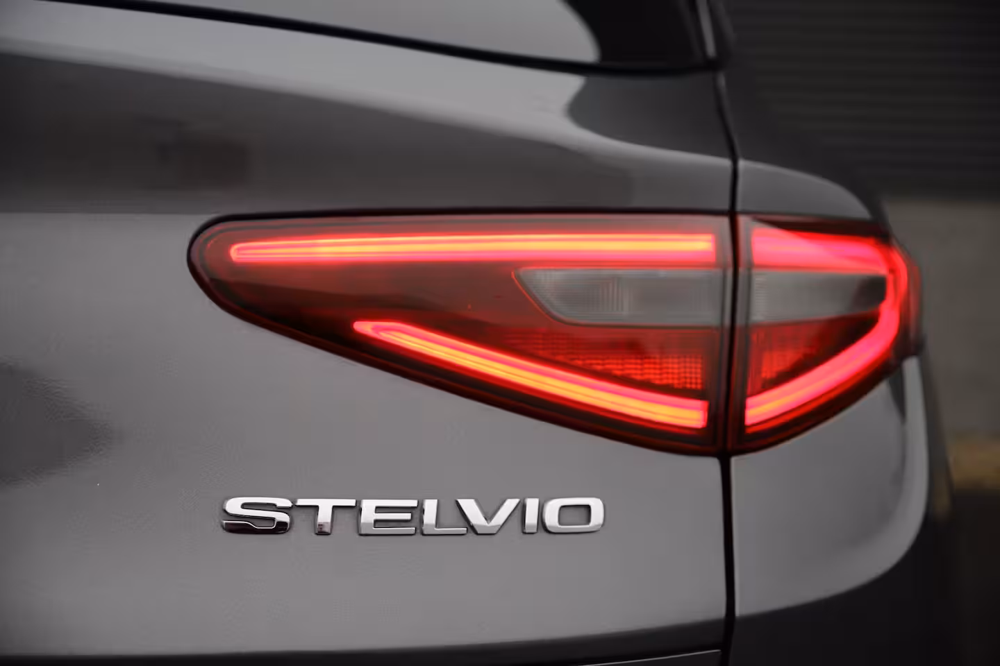 Alfa Romeo Stelvio 2.2JTD 180pk Super/Automaat8/Leder/Trekh./Camera/Concaver21"