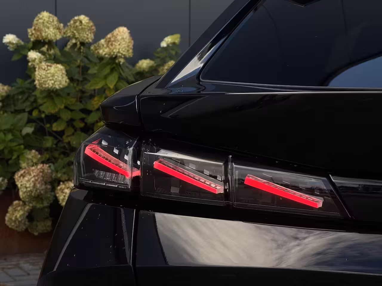 Peugeot 408 1.2 Hybrid GT | Pano | NAVI | 360 Camera| Memory | Leder