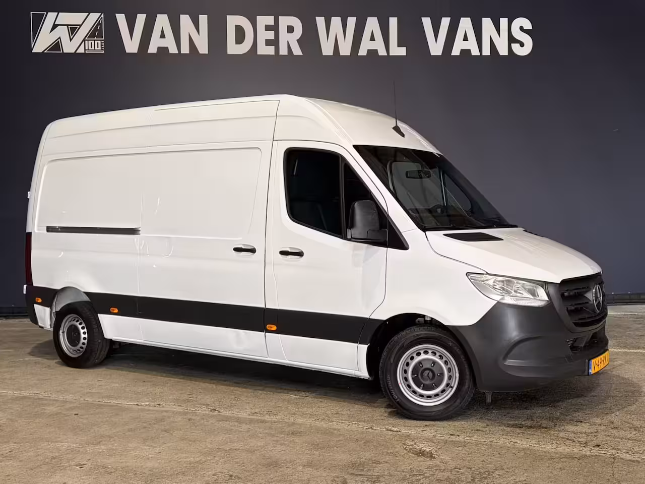 Mercedes-Benz Sprinter 211 CDI 115pk L2H2 Euro6 Airco | Camera | Trekhaak Bijrijdersbank
