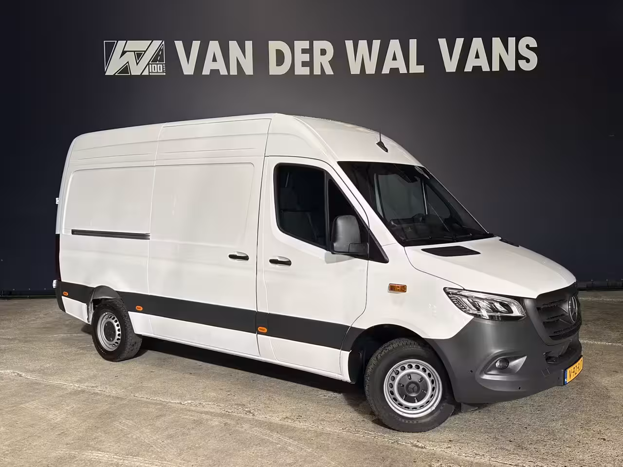 Mercedes-Benz Sprinter 317 CDI 170pk 9G-Tronic Automaat L2H2 Euro6 Airco | Camera | Navigatie | LED | Chauffeurss