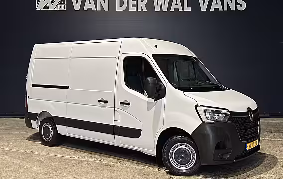 Renault Master 2.3 dCi 136pk L2H2 Euro6 Airco | Navigatie | Camera | Cruisecontrol | LED | 2500kg Trekhaa