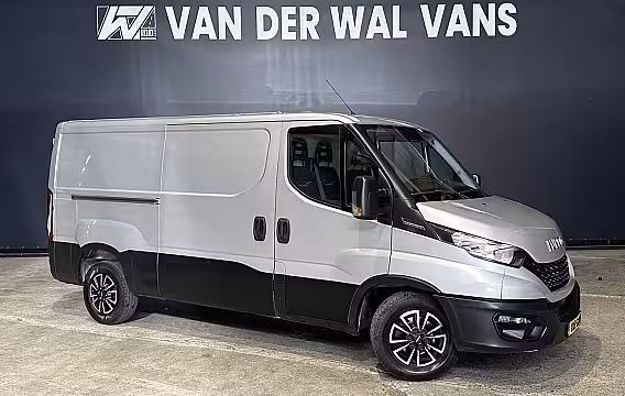 Iveco Daily 35S16V 157pk Automaat 3500kg Trekhaak L2H1 Euro6 Airco | Camera | Navigatie | LM Velgen Cr