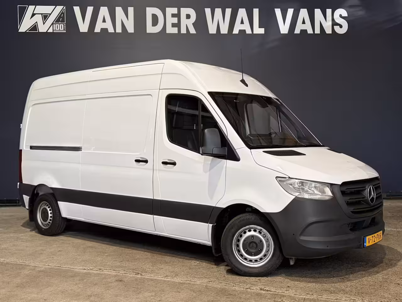 Mercedes-Benz Sprinter 315 CDI 150pk L2H2 Euro6 Airco | Camera | Apple Carplay | Cruisecontrol | Chauffeursstoel