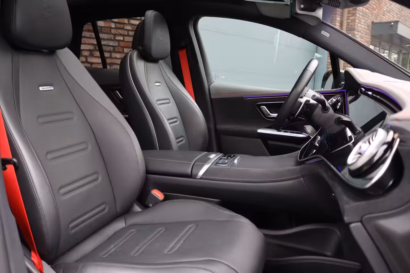Mercedes-Benz EQE SUV AMG 43 4MATIC Premium+ 91 kWh | Luchtvering | Hyperscreen | Achterasbesturing | Distronic+