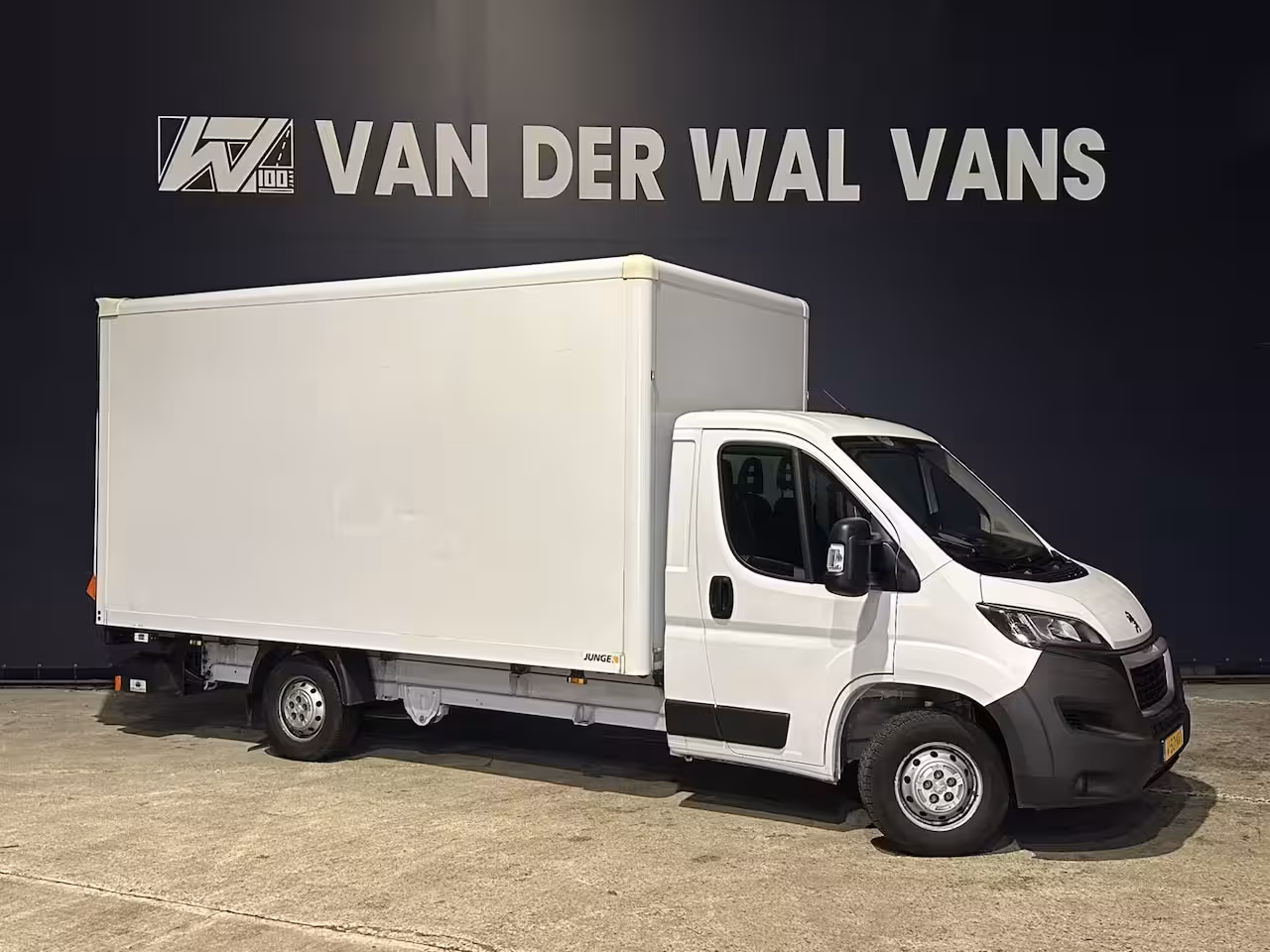 Peugeot Boxer 2.2 BlueHDi 141pk Bakwagen 436cm Lang Laadklep Euro6 Airco | 1055kg laadvermogen | Camera