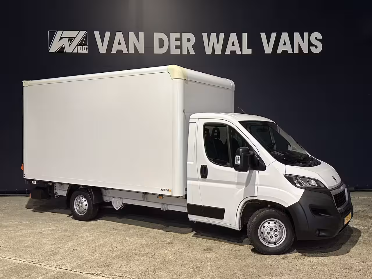 Peugeot Boxer 2.2 BlueHDi 141pk Bakwagen 435cm Lang Laadklep Euro6 Airco | 1085kg laadvermogen | Cruisec