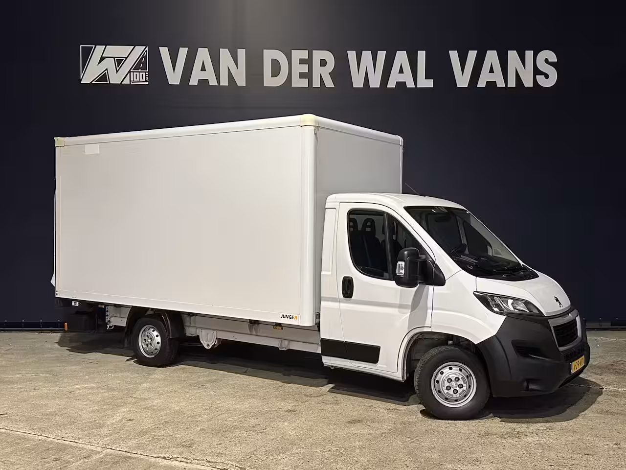 Peugeot Boxer 2.2 BlueHDi 141pk Bakwagen 435cm Lang Laadklep Euro6 Airco | 1055kg laadvermogen | Cruisec