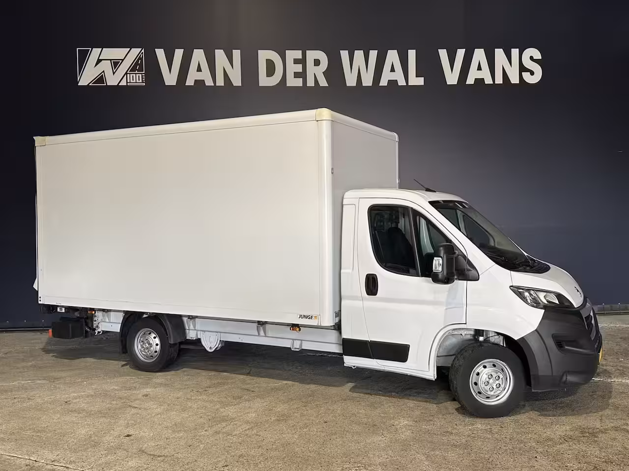 Peugeot Boxer 2.2 BlueHDi 141pk Bakwagen 1055kg laadvermogen Laadklep Euro6 Airco | Camera | Bijrijdersb