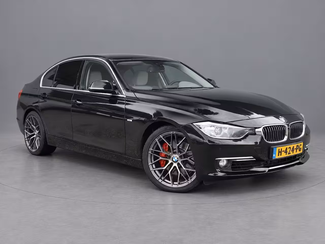 BMW 3-serie 335i | Clima | Cruise | Multimedia/Navi | Memory | Stoelverwarming | Leder | PDC + Camera