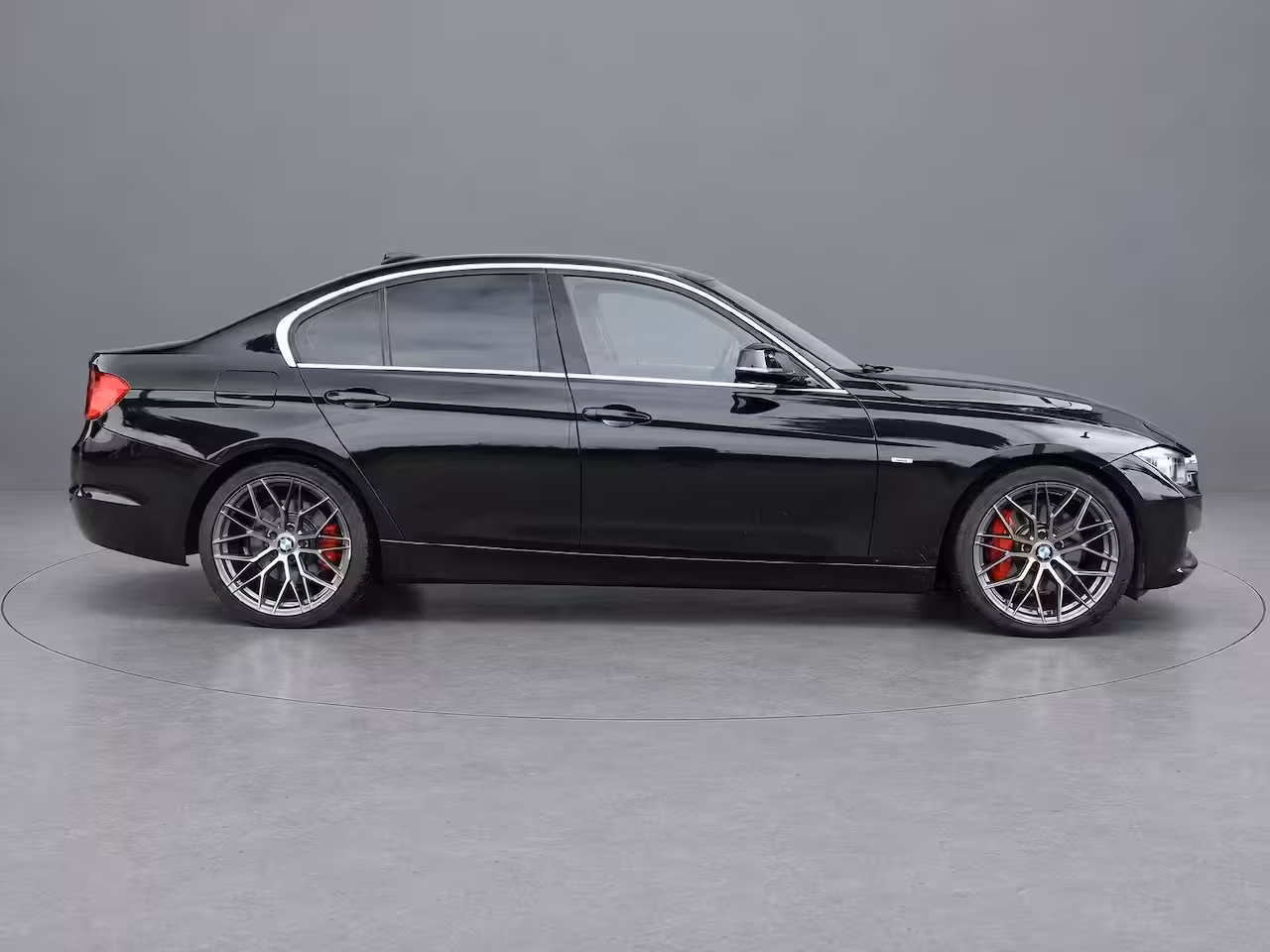 BMW 3-serie 335i | Clima | Cruise | Multimedia/Navi | Memory | Stoelverwarming | Leder | PDC + Camera