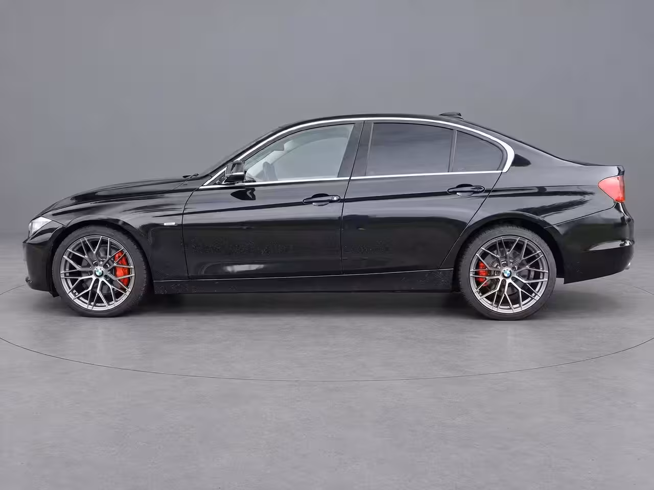 BMW 3-serie 335i | Clima | Cruise | Multimedia/Navi | Memory | Stoelverwarming | Leder | PDC + Camera