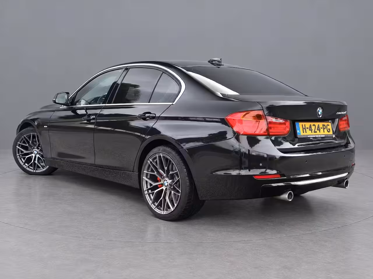 BMW 3-serie 335i | Clima | Cruise | Multimedia/Navi | Memory | Stoelverwarming | Leder | PDC + Camera