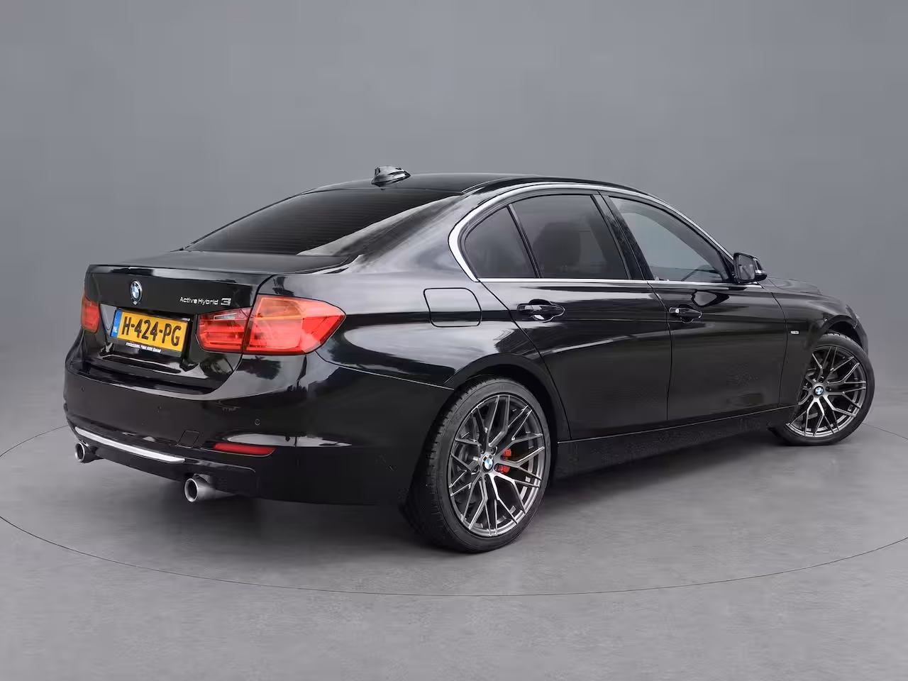 BMW 3-serie 335i | Clima | Cruise | Multimedia/Navi | Memory | Stoelverwarming | Leder | PDC + Camera