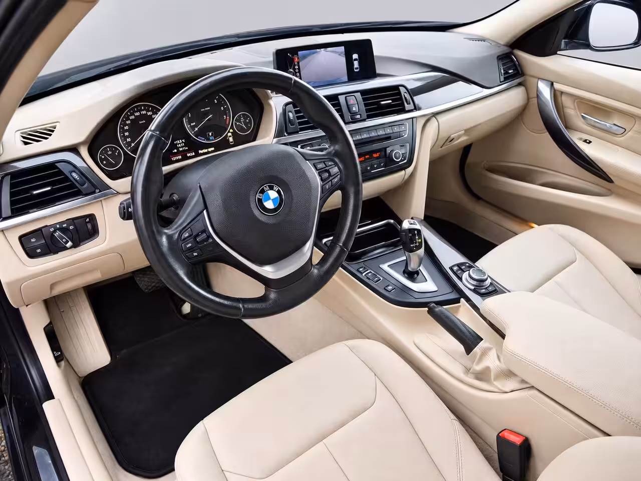 BMW 3-serie 335i | Clima | Cruise | Multimedia/Navi | Memory | Stoelverwarming | Leder | PDC + Camera