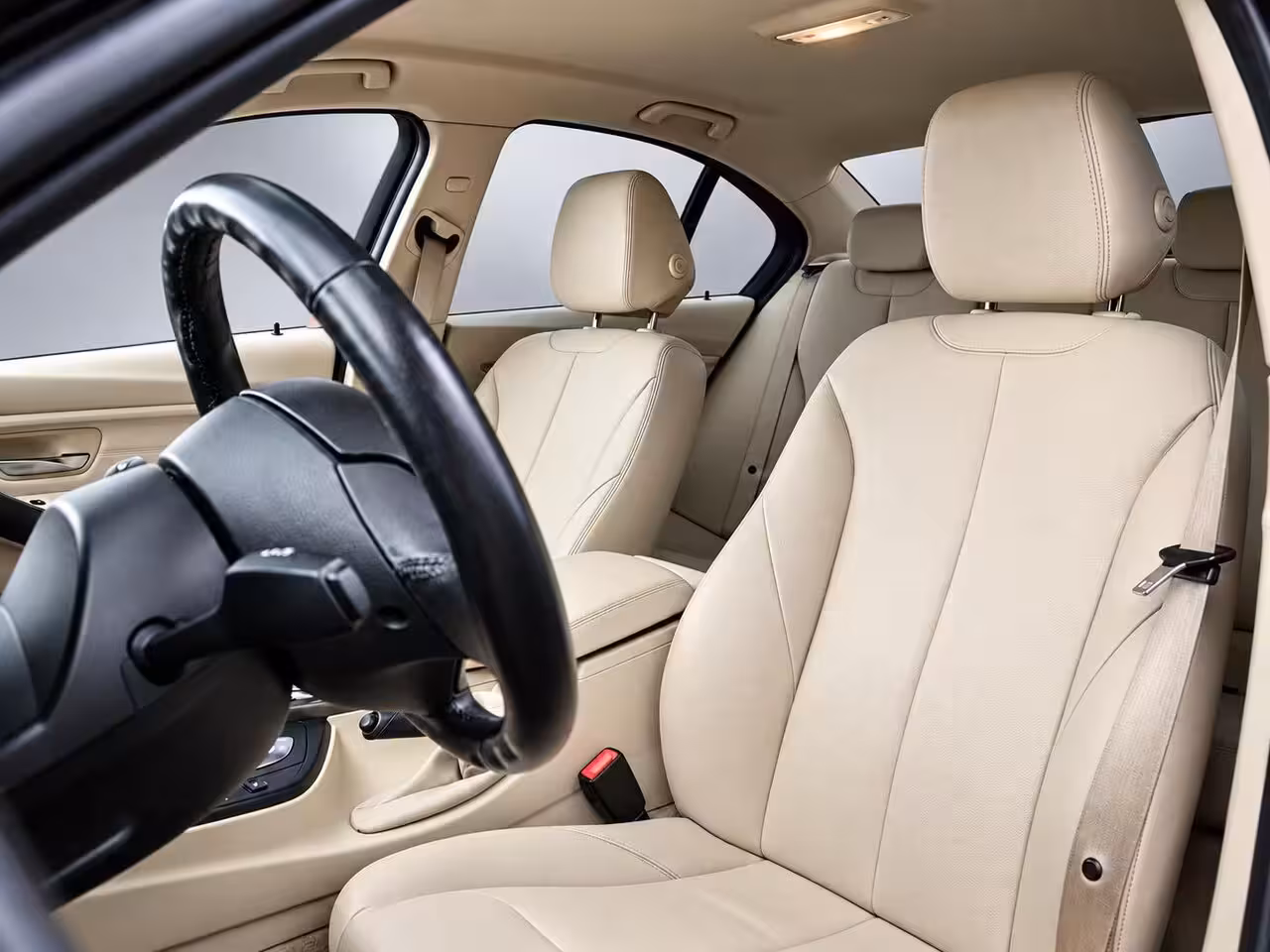 BMW 3-serie 335i | Clima | Cruise | Multimedia/Navi | Memory | Stoelverwarming | Leder | PDC + Camera