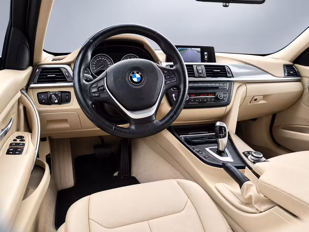 BMW 3-serie 335i | Clima | Cruise | Multimedia/Navi | Memory | Stoelverwarming | Leder | PDC + Camera