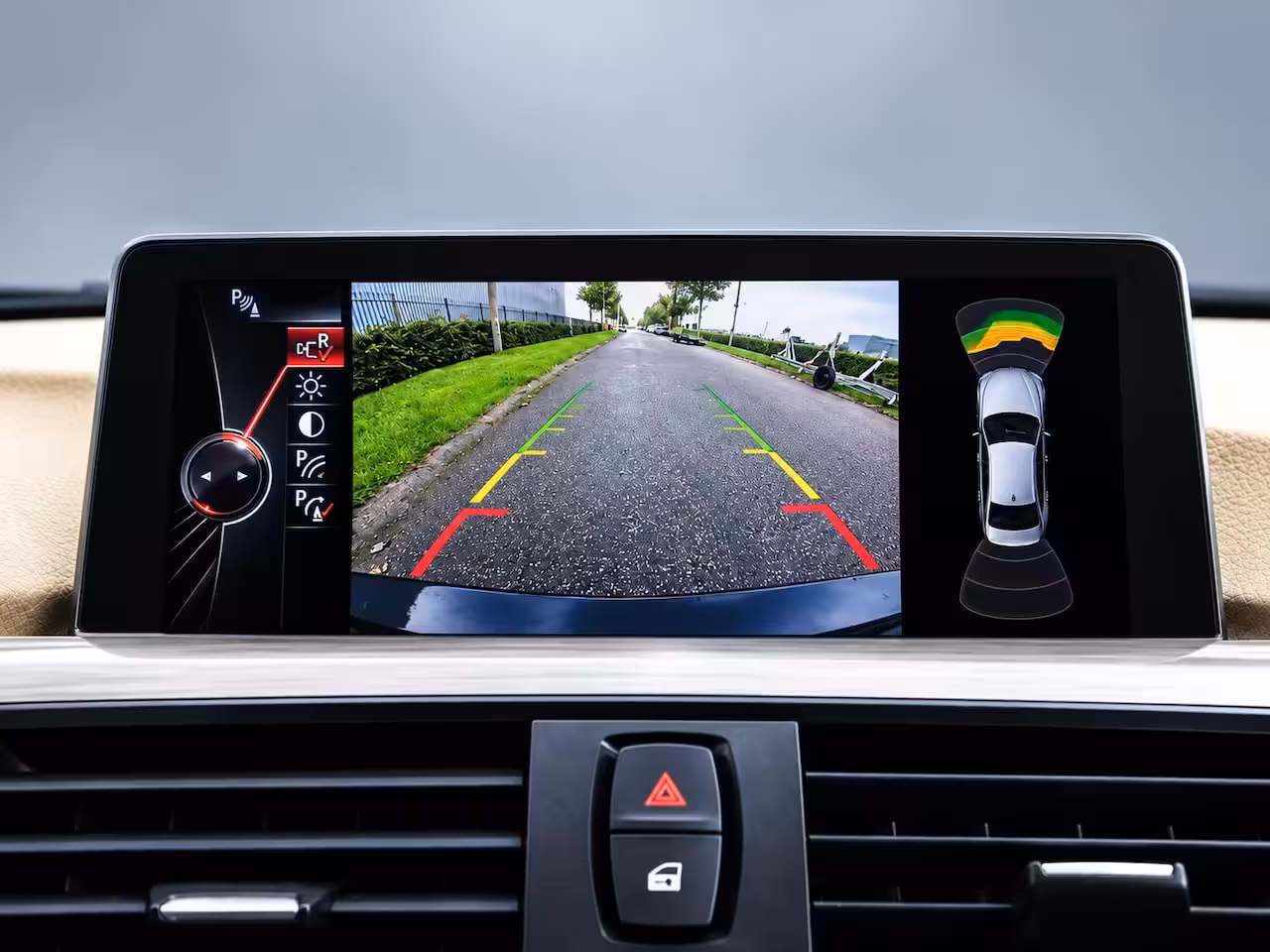 BMW 3-serie 335i | Clima | Cruise | Multimedia/Navi | Memory | Stoelverwarming | Leder | PDC + Camera