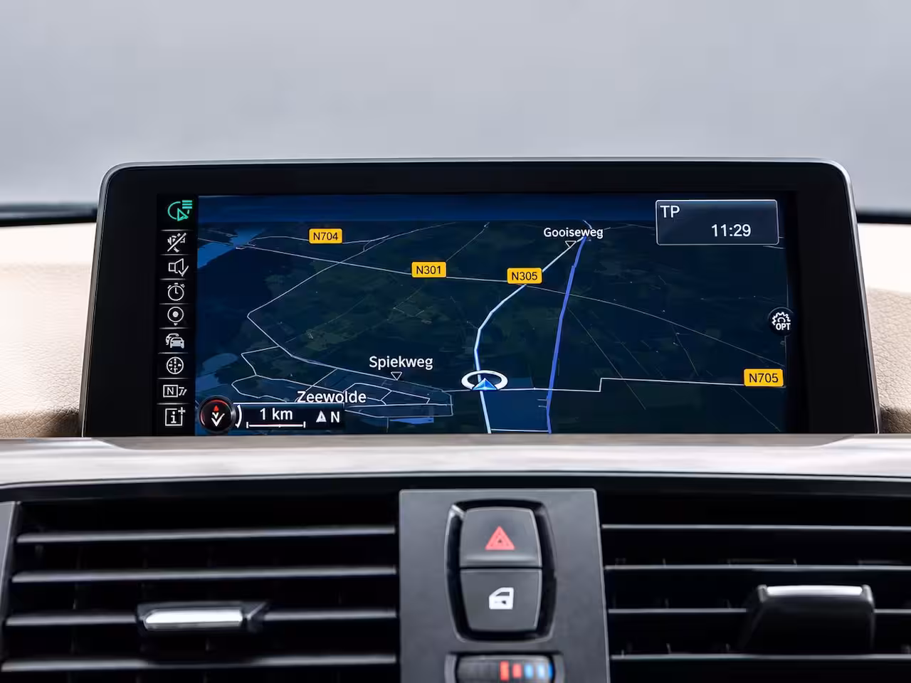 BMW 3-serie 335i | Clima | Cruise | Multimedia/Navi | Memory | Stoelverwarming | Leder | PDC + Camera