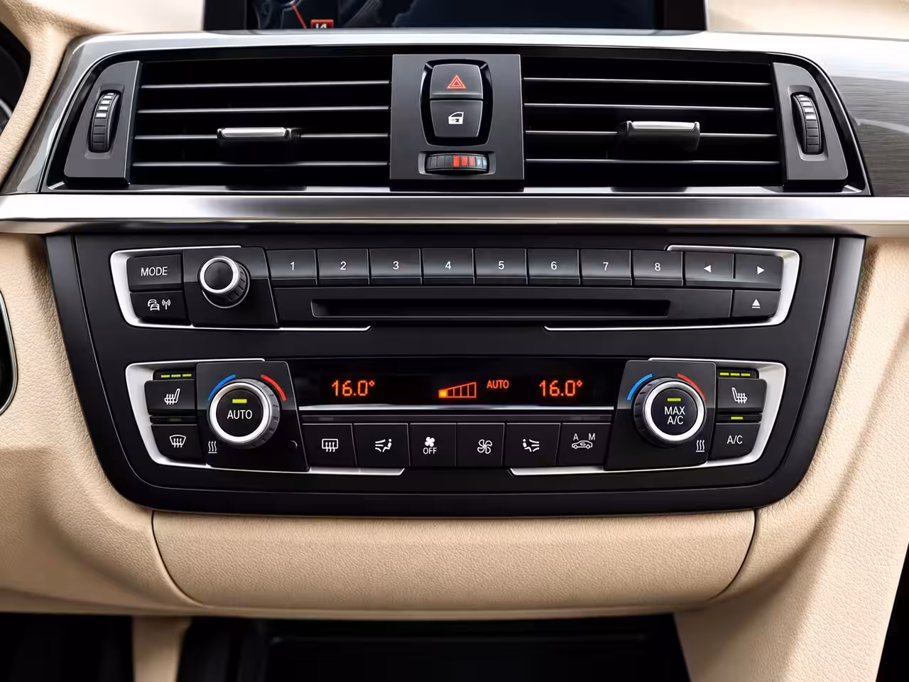 BMW 3-serie 335i | Clima | Cruise | Multimedia/Navi | Memory | Stoelverwarming | Leder | PDC + Camera