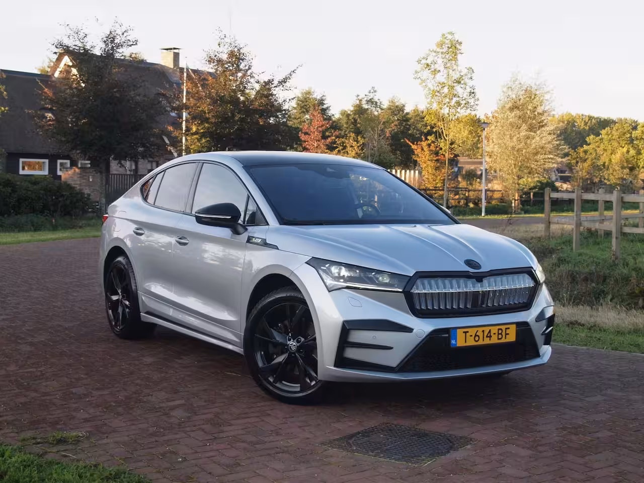 Skoda Enyaq Coupé iV 80 RS | Panoramadak | Trekhaak | Canton | Head-Up Display | Camera | RS-stoelen | NL-Auto