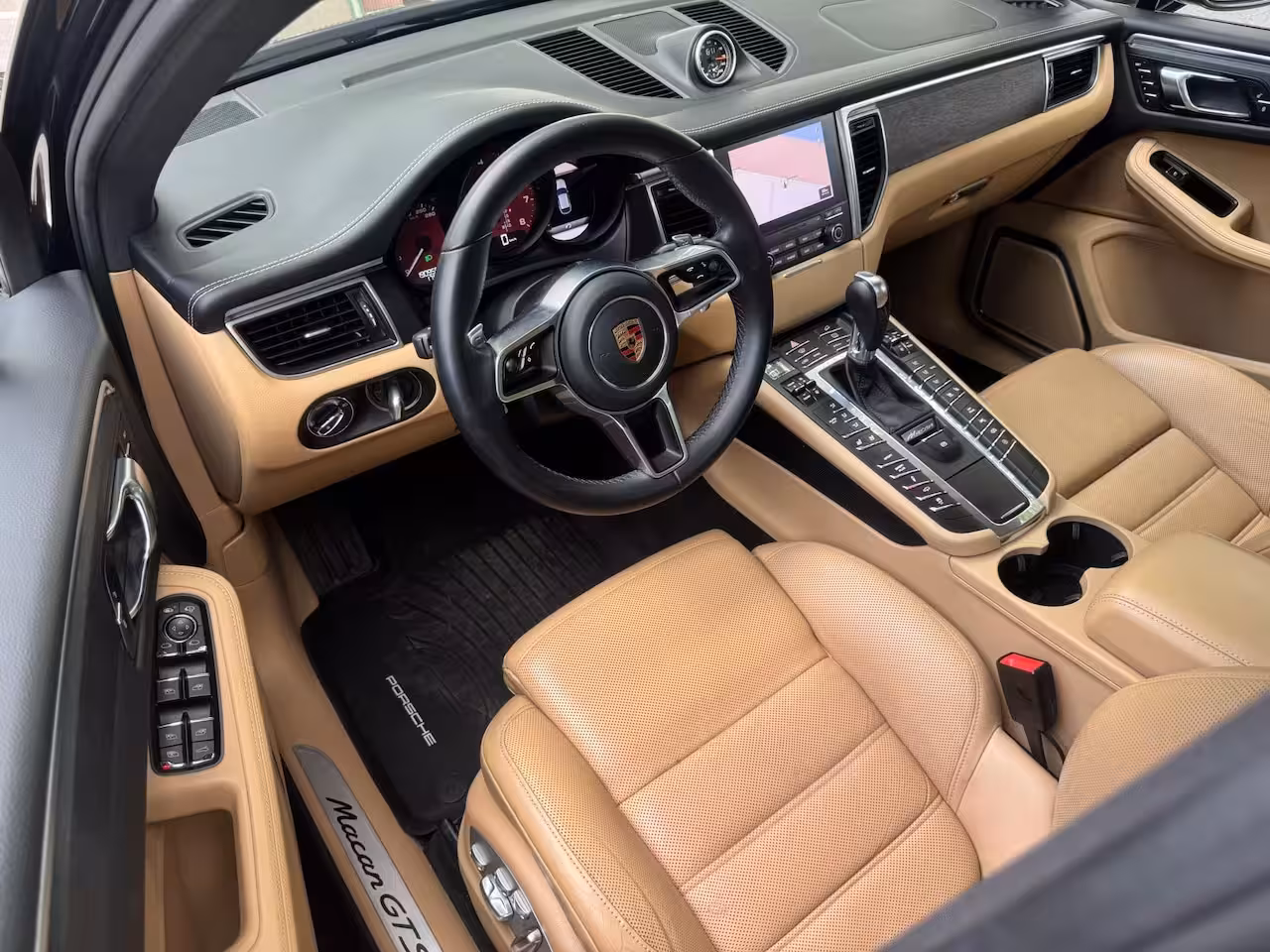 Porsche Macan 3.0 GTS Burmester ACC Pano Cognac L Chrono Vol geoptioneerd Onderhoudshistorie Distronic F