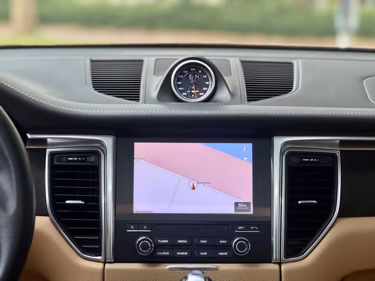 Porsche Macan 3.0 GTS Burmester ACC Pano Cognac L Chrono Vol geoptioneerd Onderhoudshistorie Distronic F