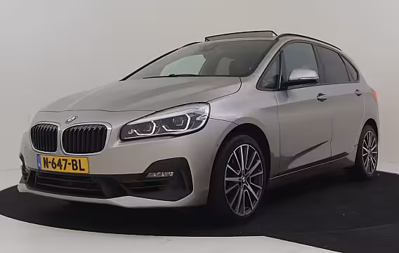 BMW 2-serie Active Tourer 220i Business Edition Plus l Leder l Panoramadak l Stoelverwarming l Camera l Head up l El