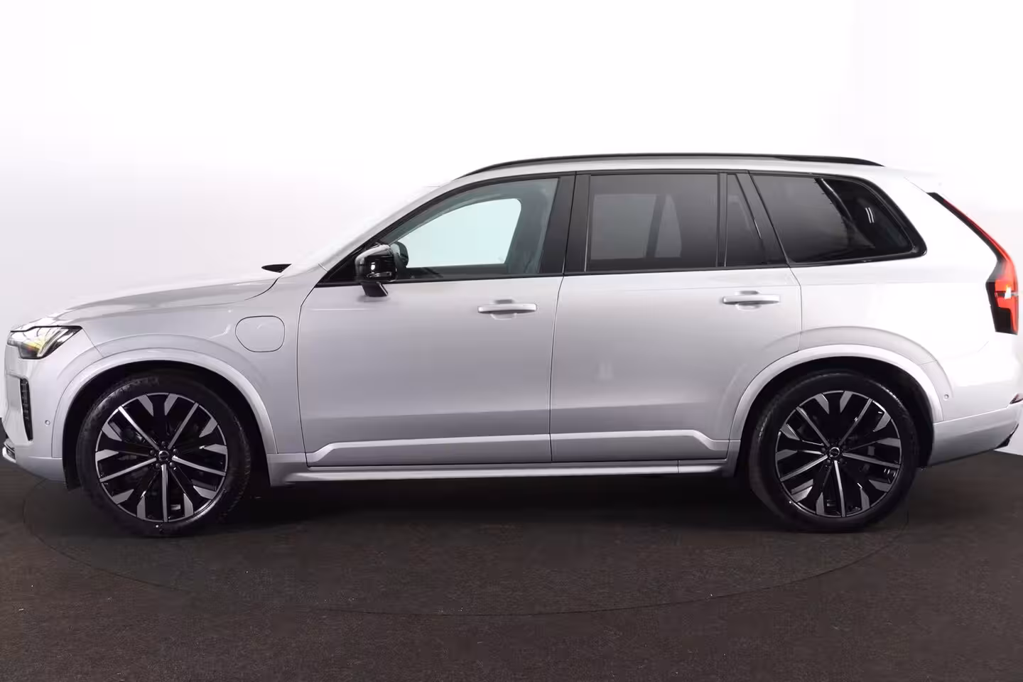 Volvo XC90 T8 Recharge AWD Plus Dark - IntelliSafe Assist & Surround - Panorama/schuifdak - Luchtveri