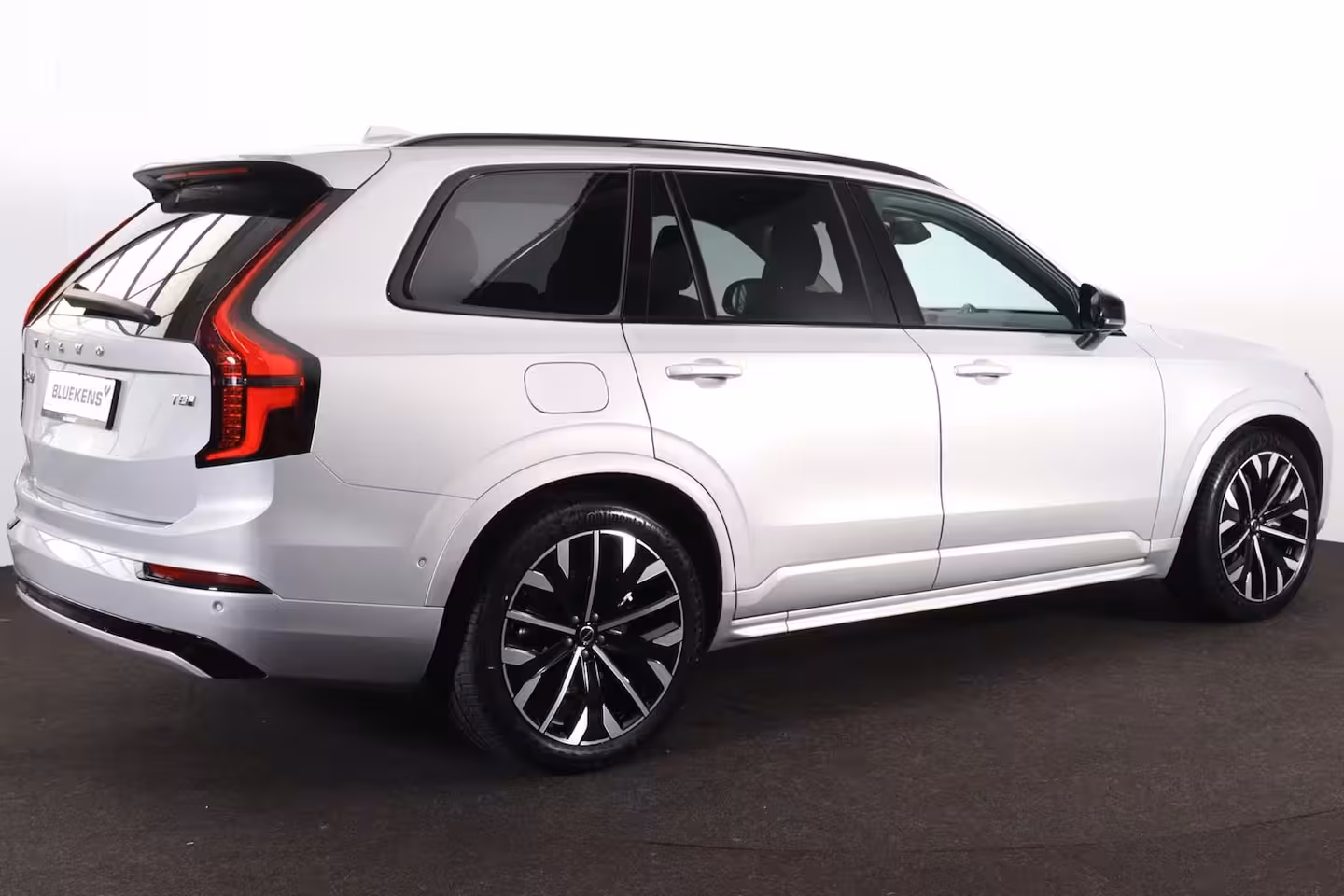 Volvo XC90 T8 Recharge AWD Plus Dark - IntelliSafe Assist & Surround - Panorama/schuifdak - Luchtveri