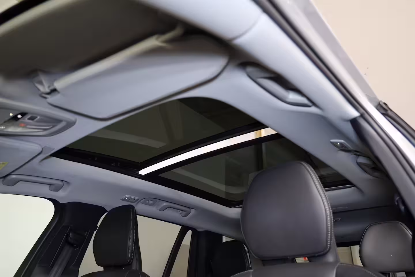 Volvo XC90 T8 Recharge AWD Plus Dark - IntelliSafe Assist & Surround - Panorama/schuifdak - Luchtveri