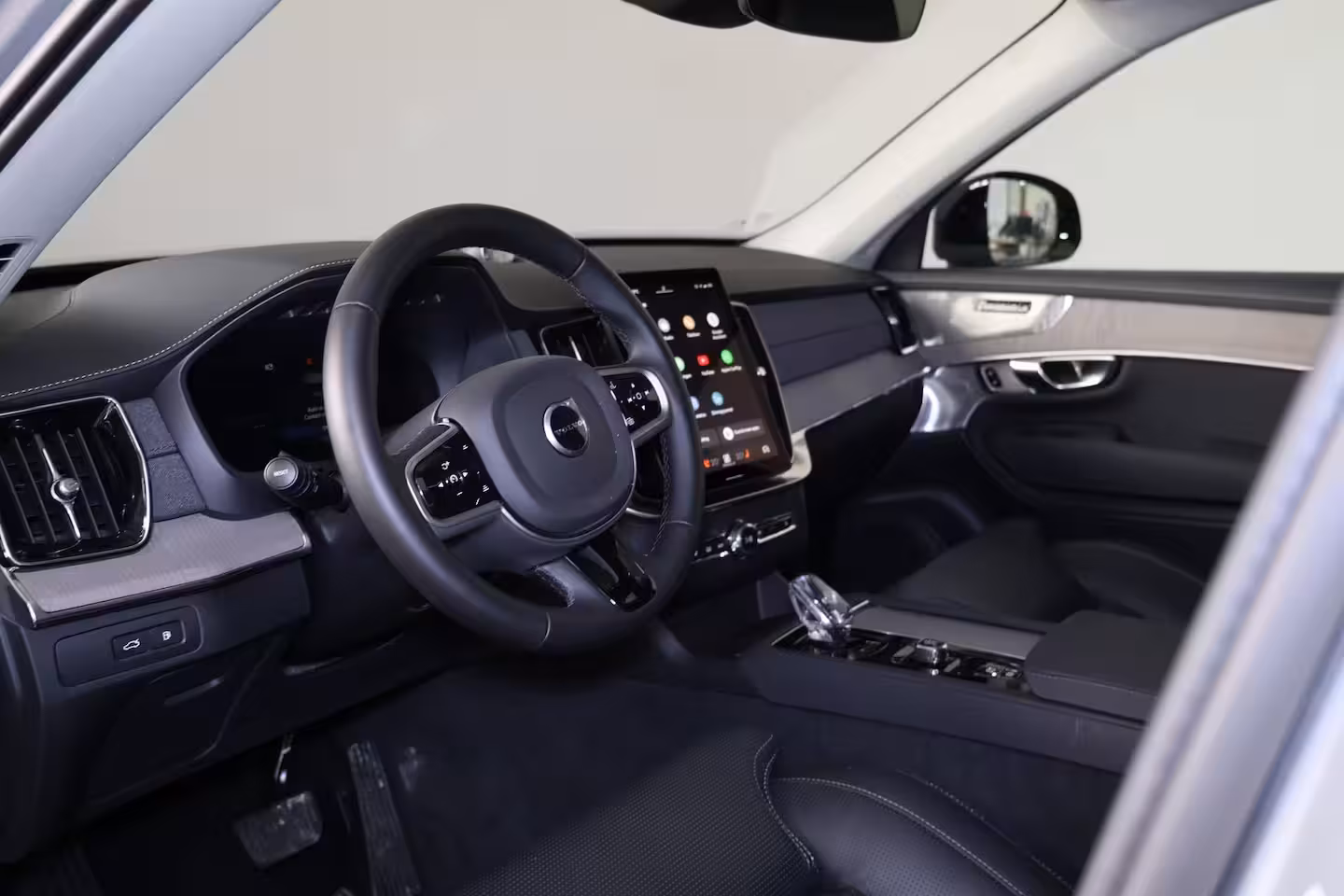 Volvo XC90 T8 Recharge AWD Plus Dark - IntelliSafe Assist & Surround - Panorama/schuifdak - Luchtveri