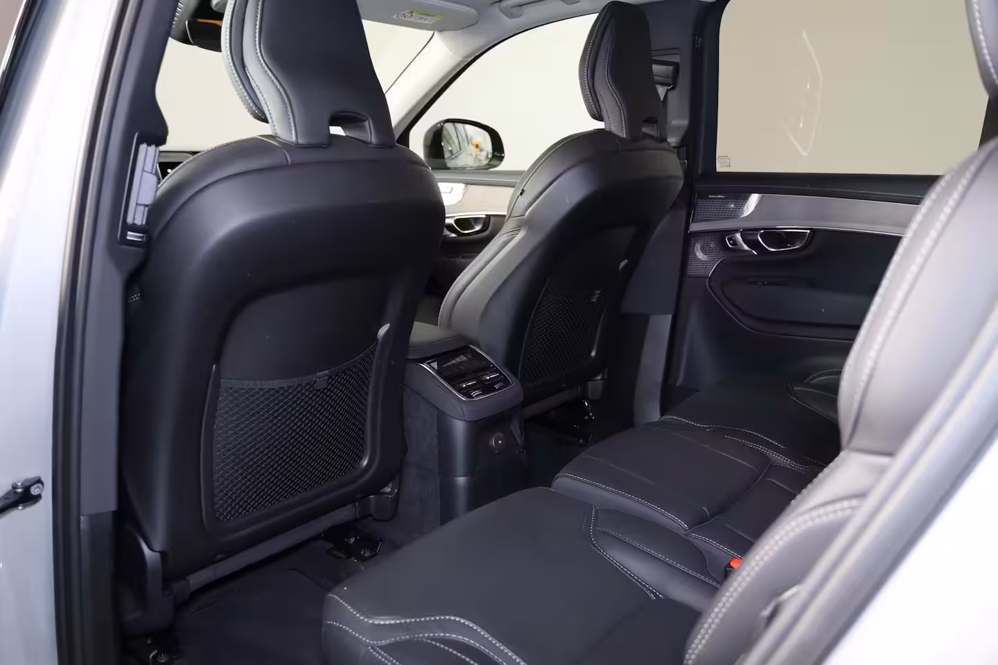 Volvo XC90 T8 Recharge AWD Plus Dark - IntelliSafe Assist & Surround - Panorama/schuifdak - Luchtveri