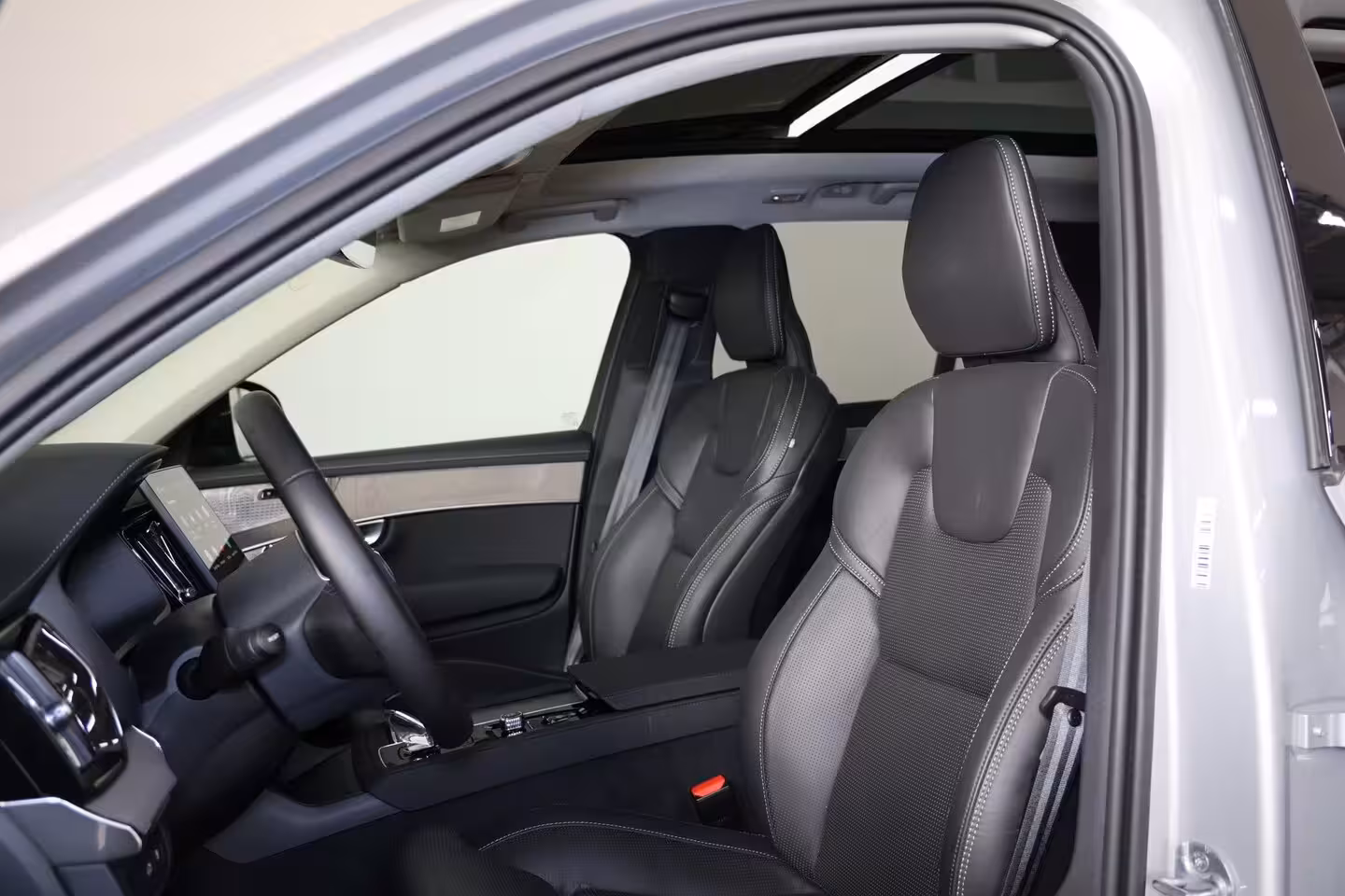 Volvo XC90 T8 Recharge AWD Plus Dark - IntelliSafe Assist & Surround - Panorama/schuifdak - Luchtveri