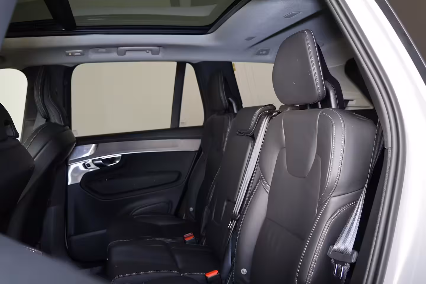 Volvo XC90 T8 Recharge AWD Plus Dark - IntelliSafe Assist & Surround - Panorama/schuifdak - Luchtveri