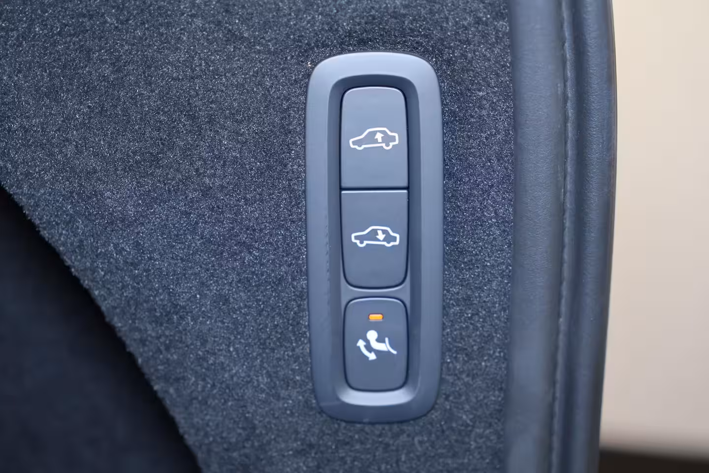 Volvo XC90 T8 Recharge AWD Plus Dark - IntelliSafe Assist & Surround - Panorama/schuifdak - Luchtveri